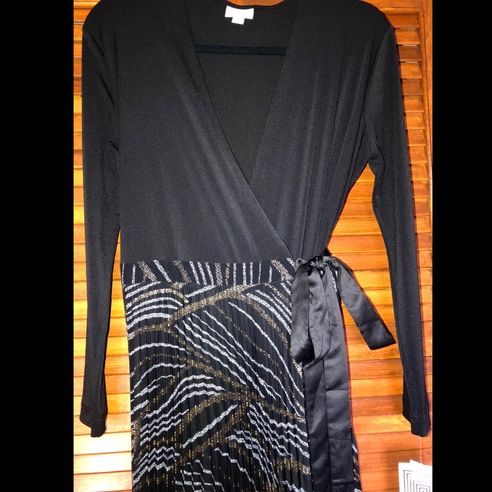LulaRoe Elegant Black and Gold DeAnne Small, NWT